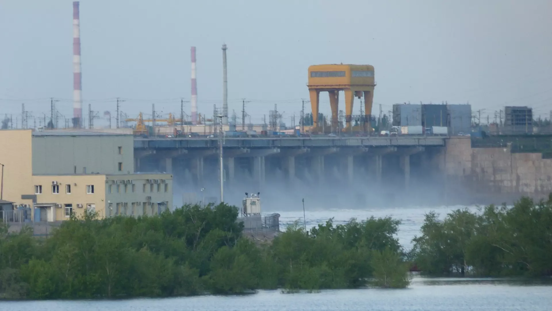 Началось снижение объемов сброса воды на Волжской ГЭС