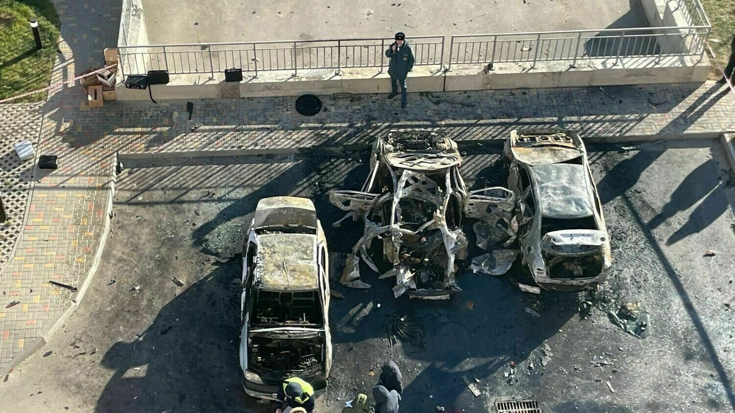 Машина после взрыва. Взрыв машины в Волгограде.
