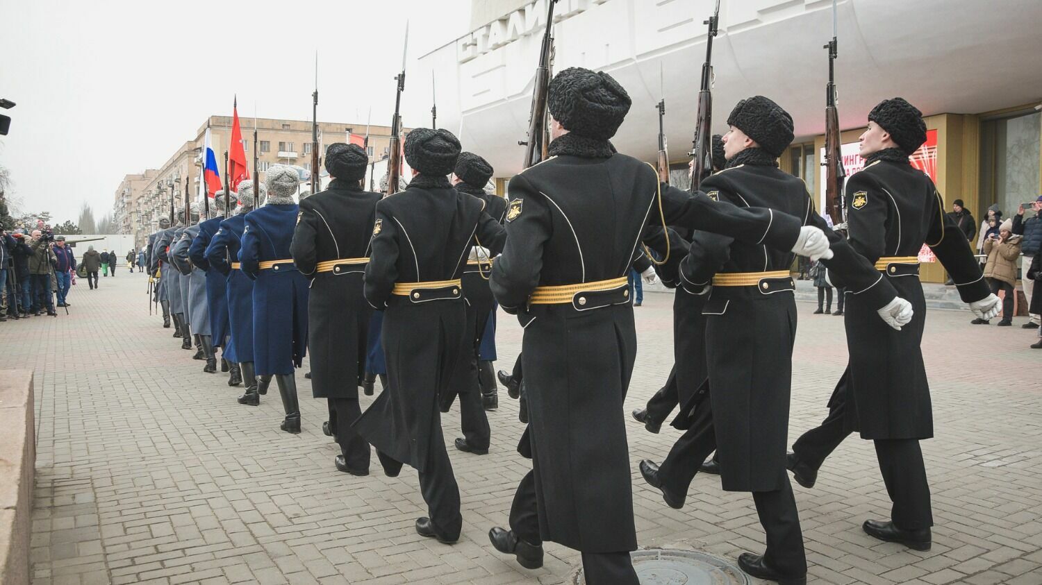 Бронзовые бюсты открыли на территории музея-панорамы "Сталинградская битва"