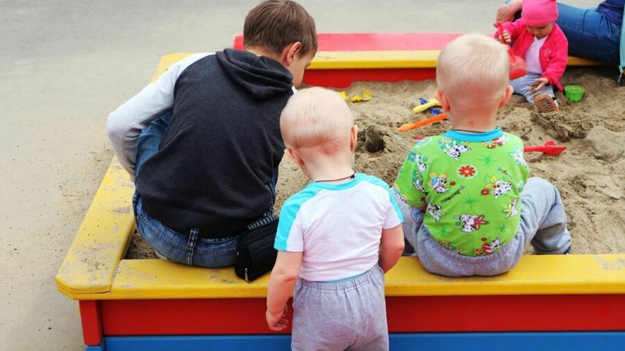 На выплаты семьям с детьми регионы получат дополнительно 10 млрд рублей