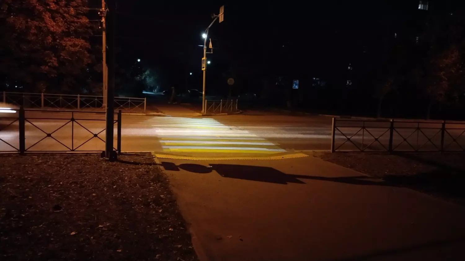 Проекция на пешеходный переход на улице Мира в Волжском
