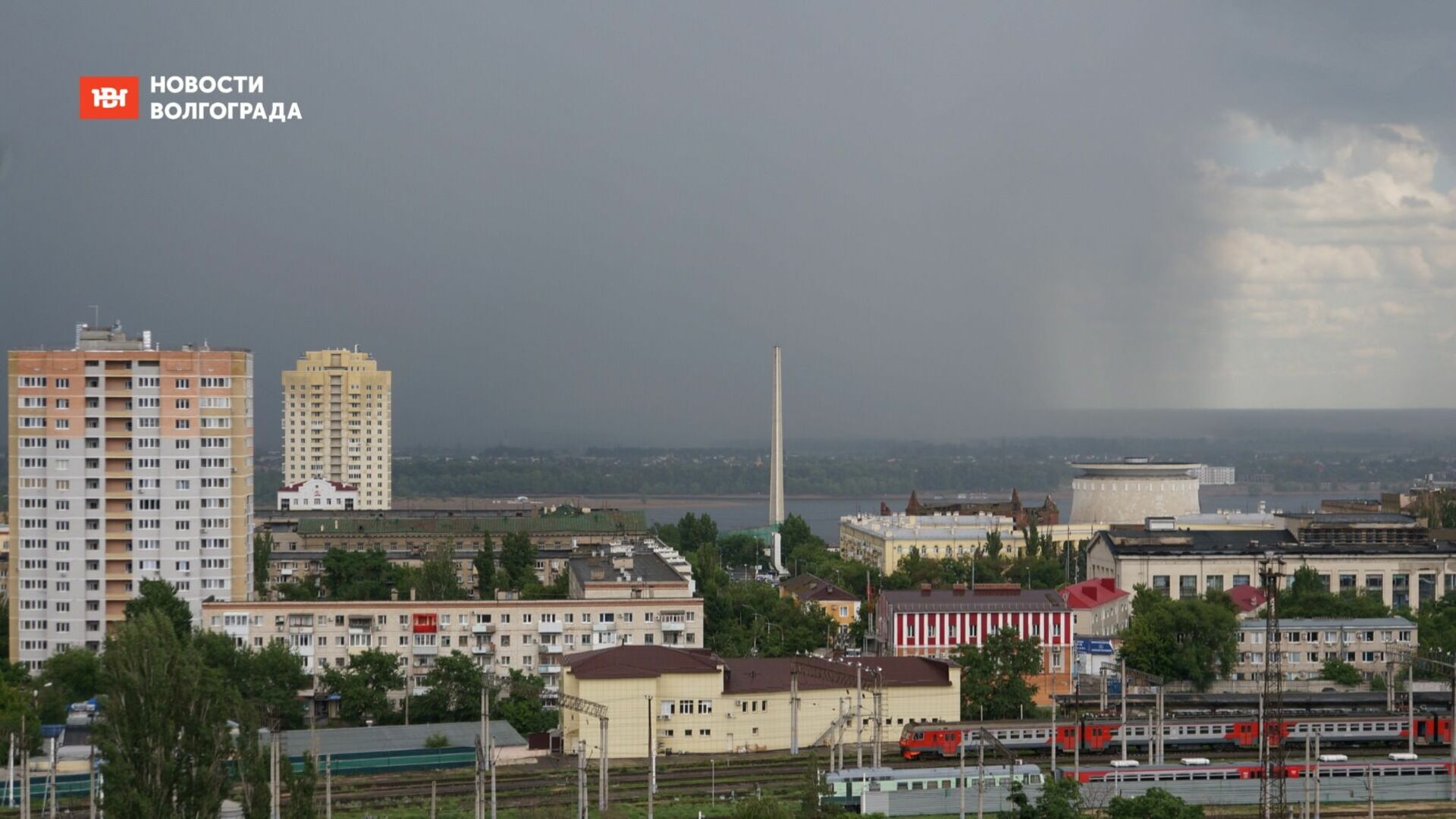 В Волгоград потоками ветра принесло пыль со стороны Казахстана и Туркменистана