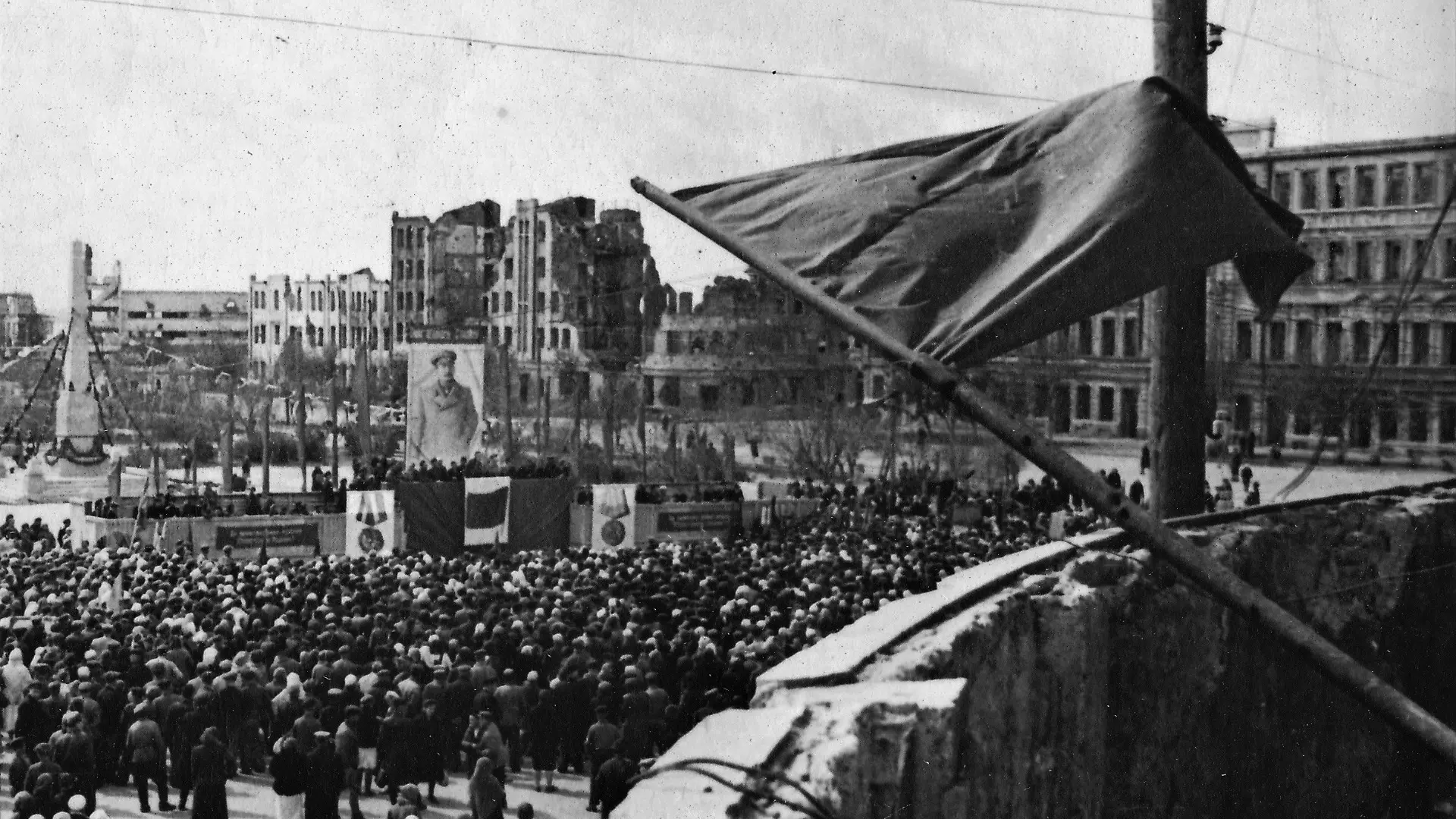 Выбегали на улицы и гуляли всю ночь: как День Победы встречали в Сталинграде