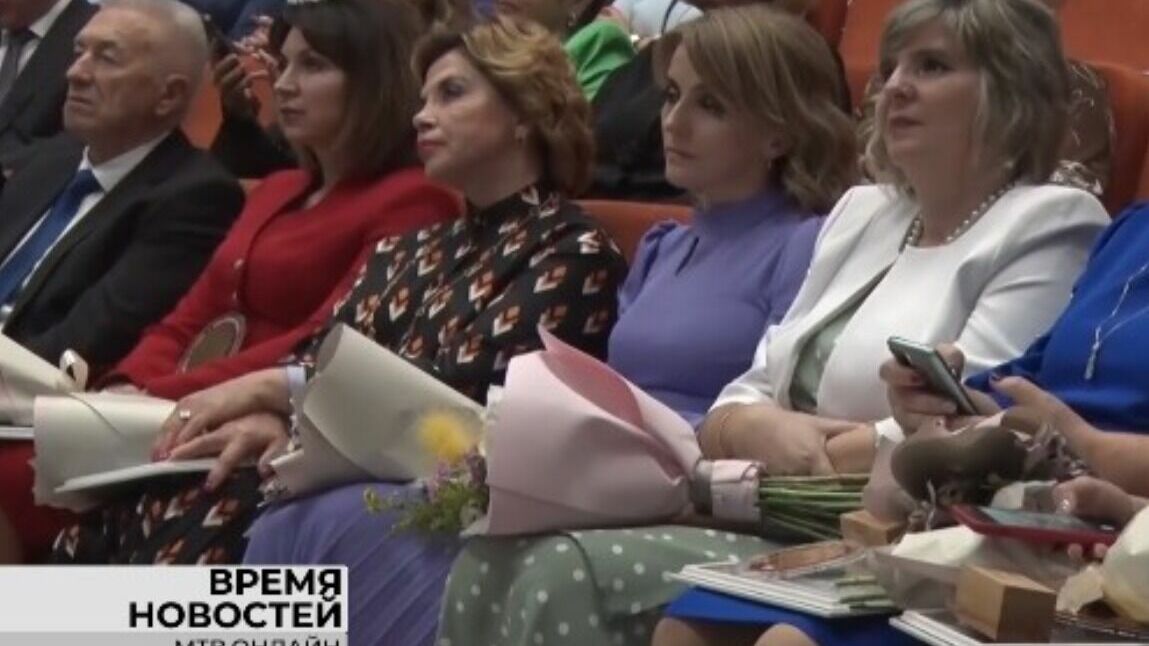 Депутата в люксовых украшениях заметили на волгоградской церемонии Женщина года