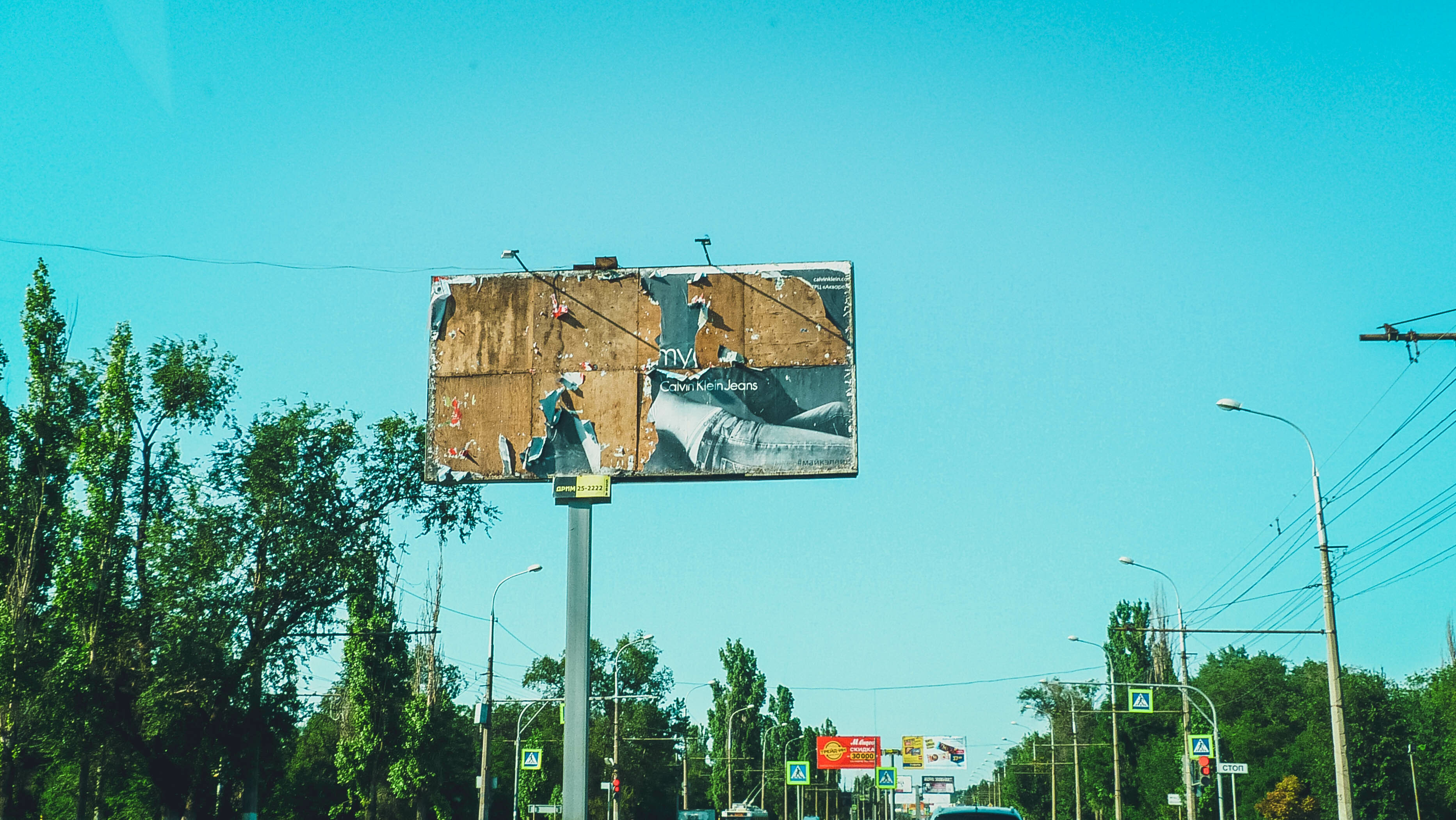 В Волгограде больше половины рекламных конструкций установлены незаконно