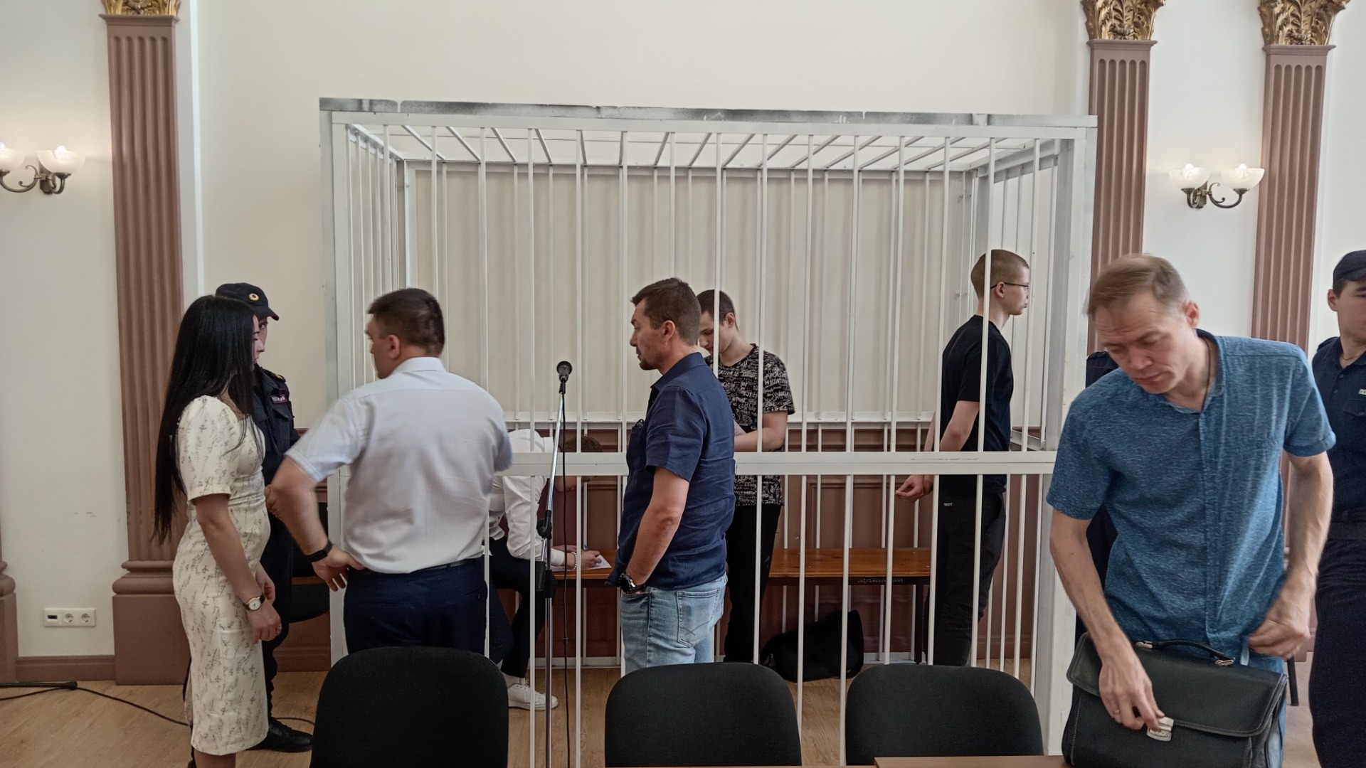В Волгоградском облсуде стартовал процесс по обвинению троих волгоградцев в убийстве.
