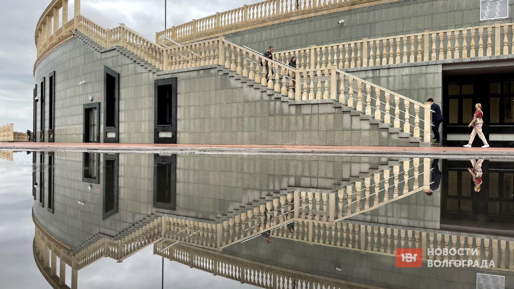 «Обмыли»: волгоградцы обсуждают залитый дождём амфитеатр