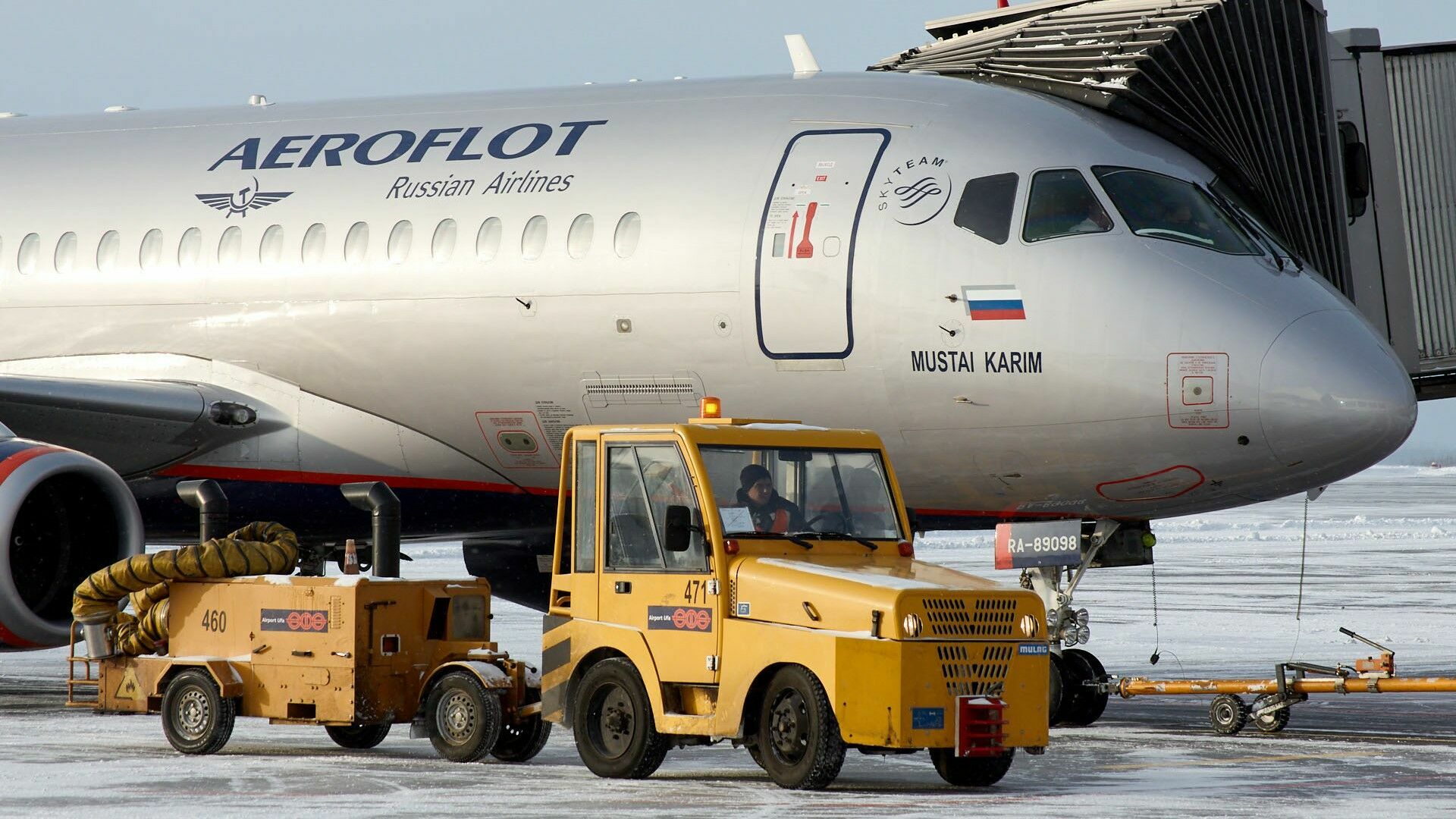 Из-за пожара на борту SSJ 100 Аэрофлот отменяет рейсы из Шереметьево