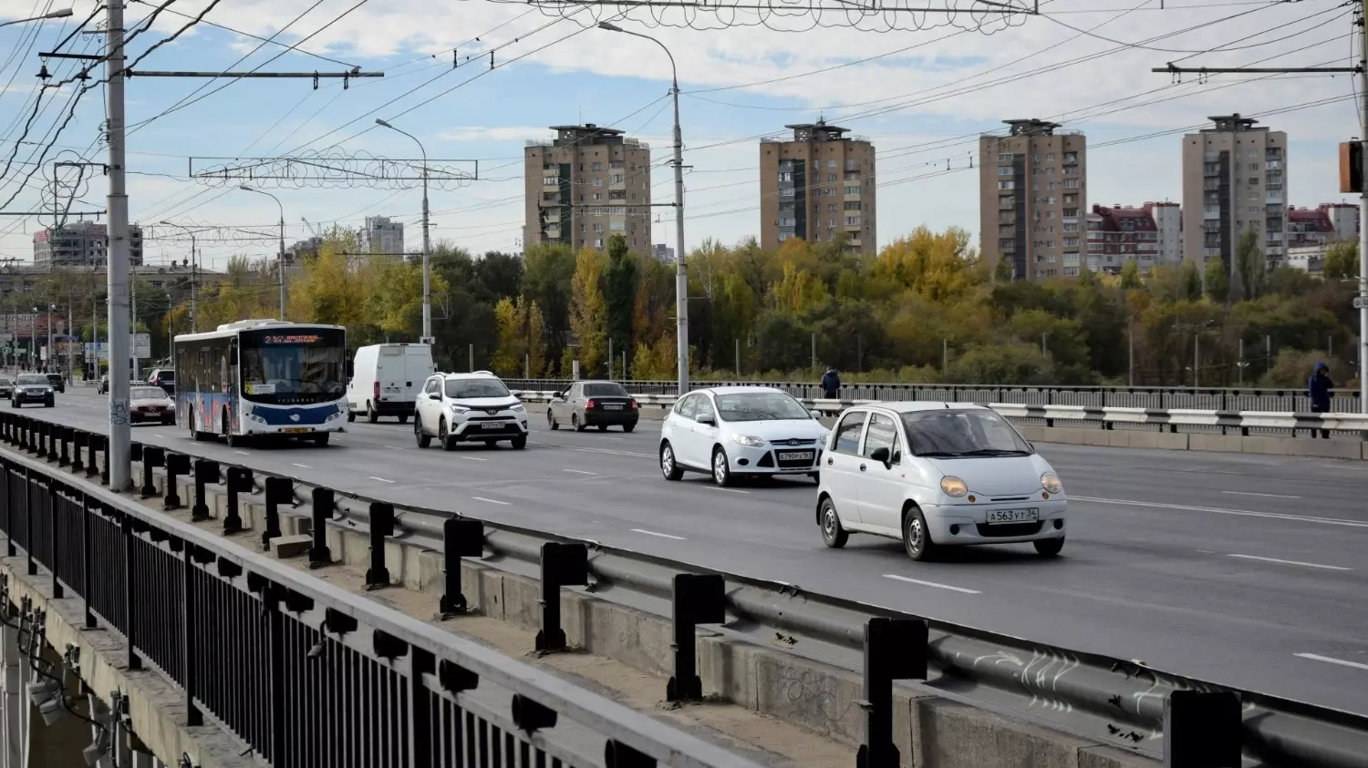 Современный Астраханский мост в Волгограде
