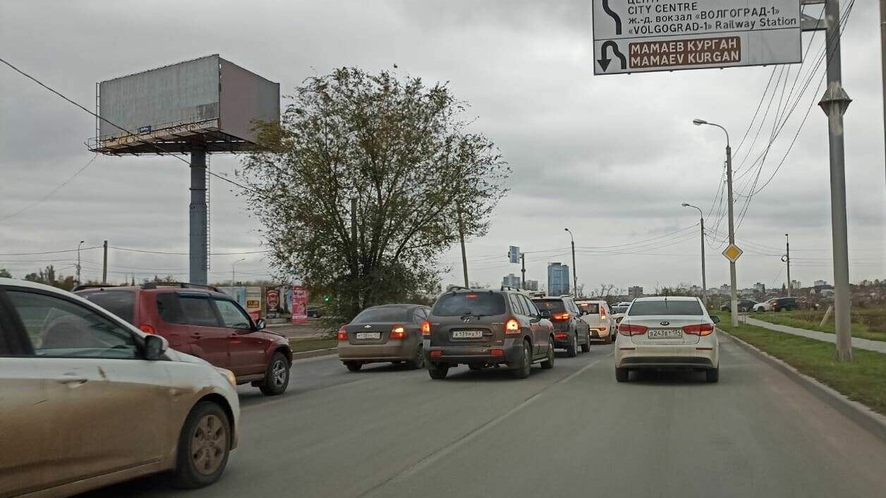 ДТП автобуса с легковушкой застопорило движение в Волгограде
