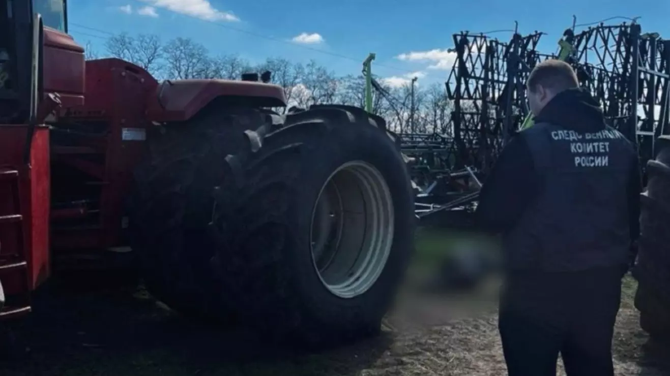 Пьяный тракторист задавил рабочего на ферме под Волгоградом