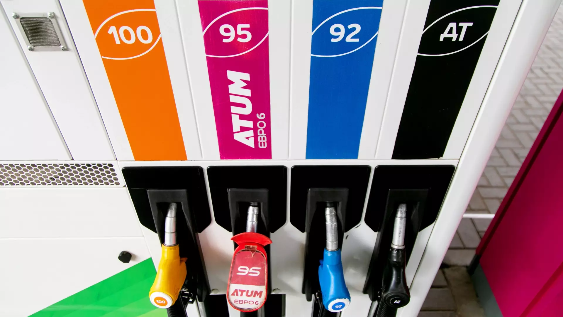 Цены на бензин и дизтопливо снизились в Волгограде