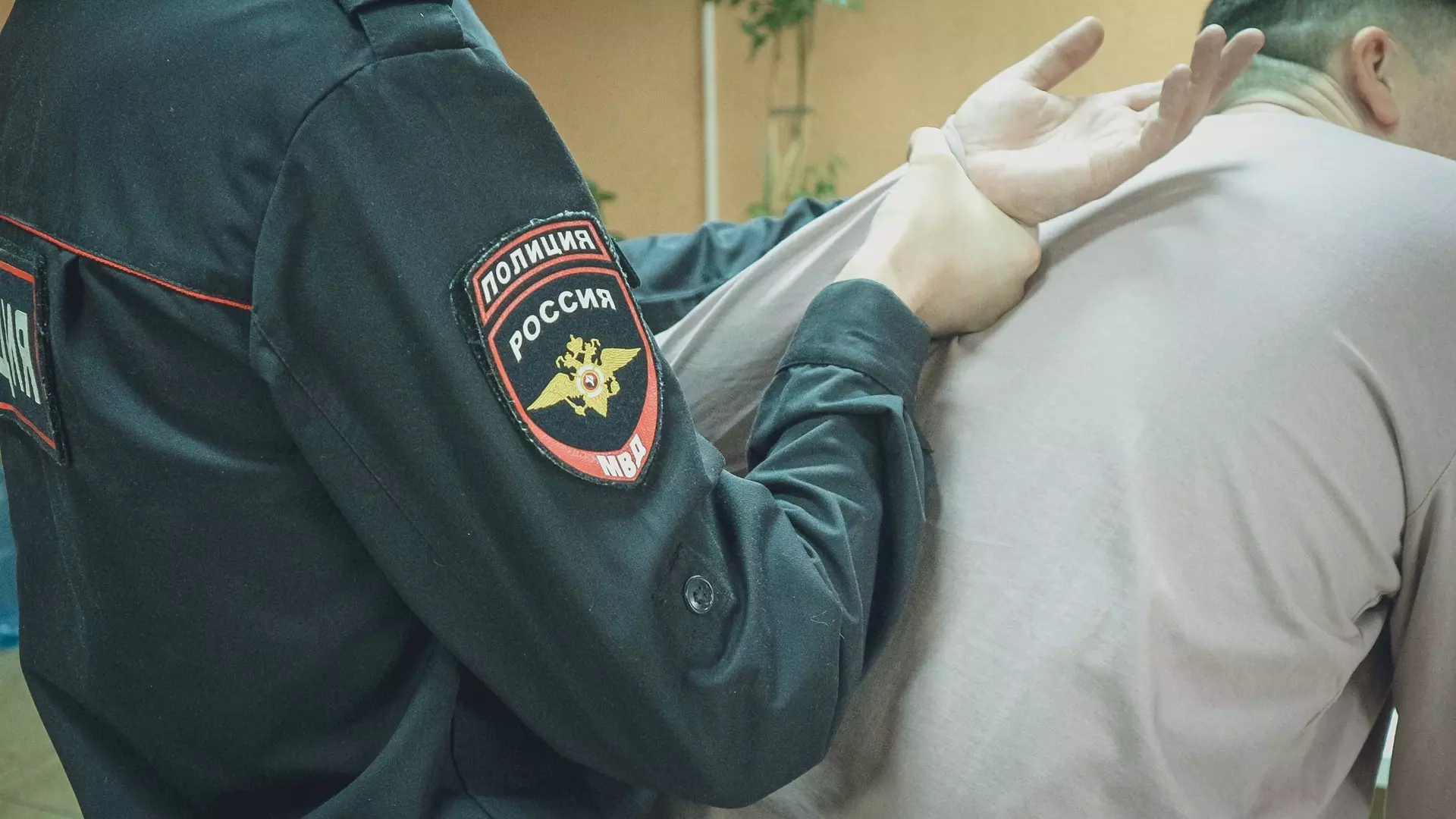 Двум мигрантам грозит 20 лет колонии за распространение героина в Волгограде