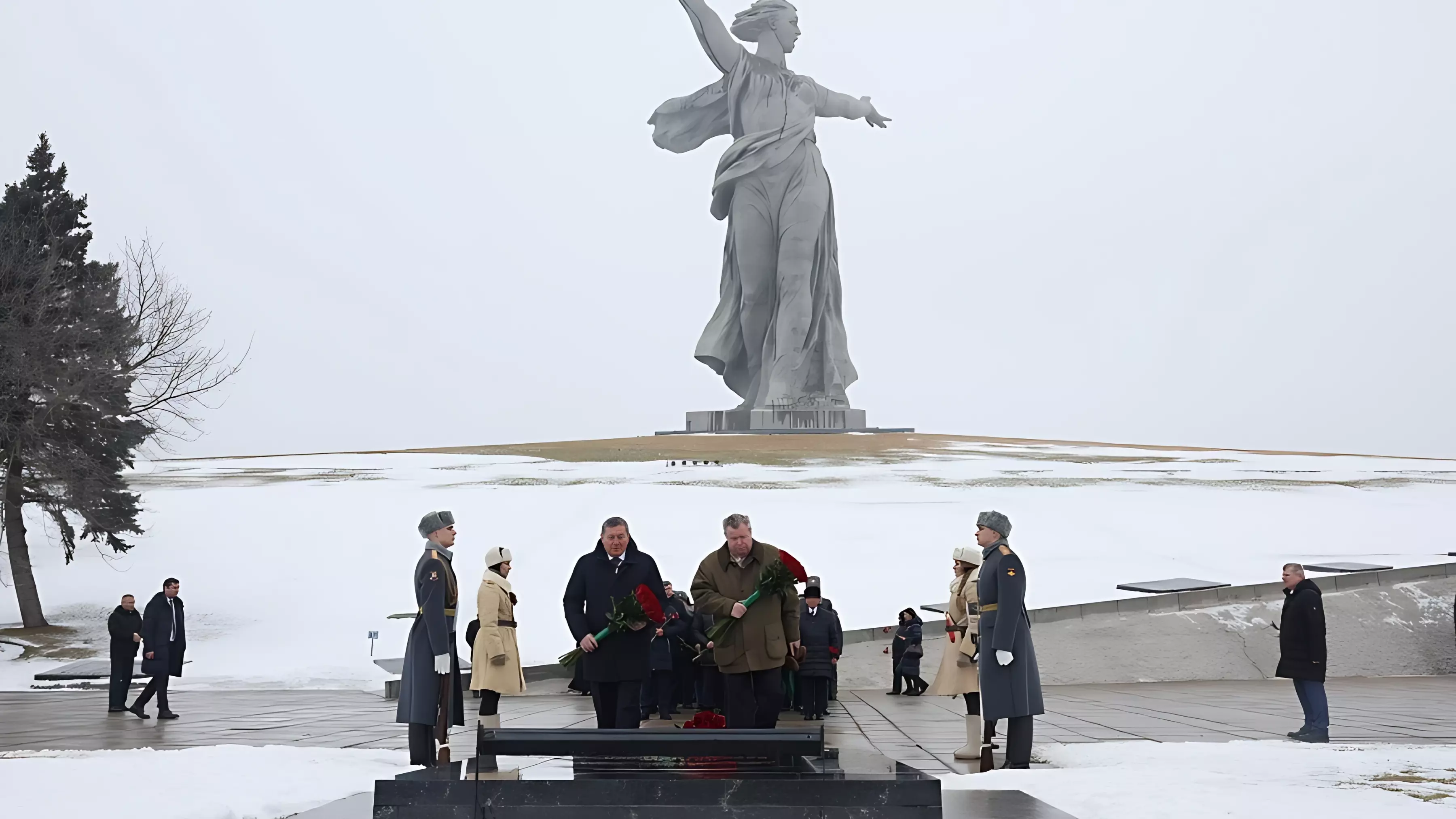 На Мамаевом кургане почтили память павших в битве за Сталинград