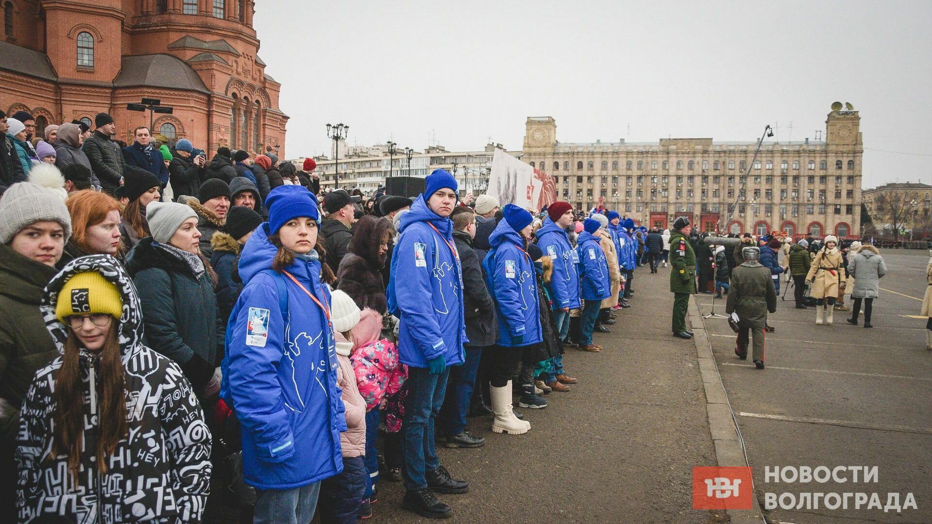 Губернатор Курской области посетил военный парад в Волгограде