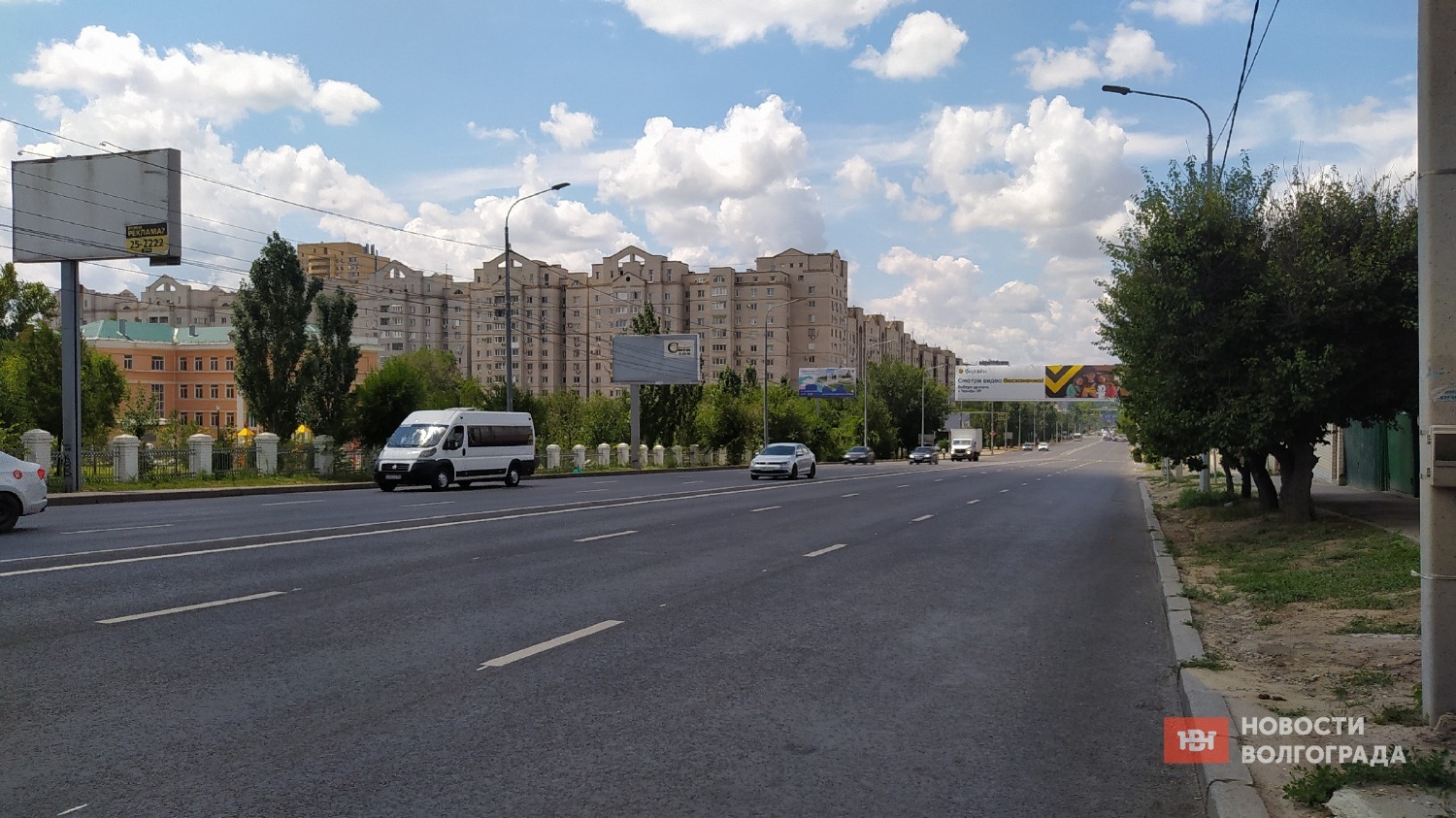Улица имени Рокоссовского отделяет Дзержинский район Волгограда от Центрального