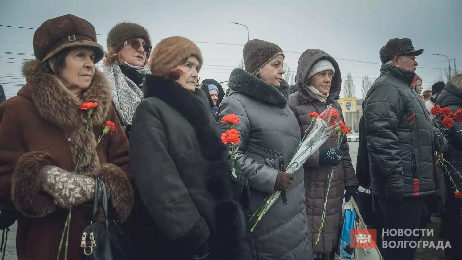 В годовщину прорыва блокады Ленинграда у подножия Мамаева кургана возложили цветы