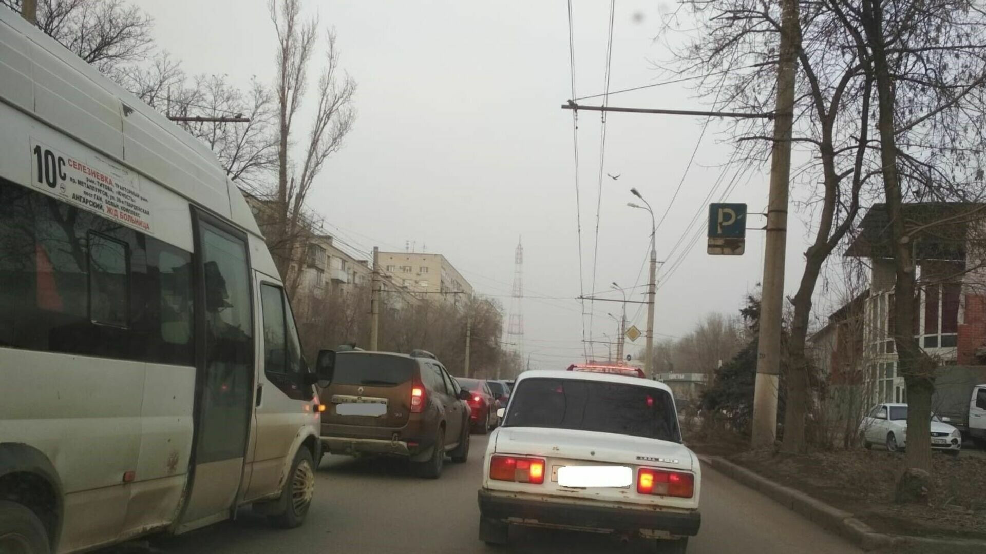 Три ДТП на Второй Продольной погрузили Волгоград в пробки