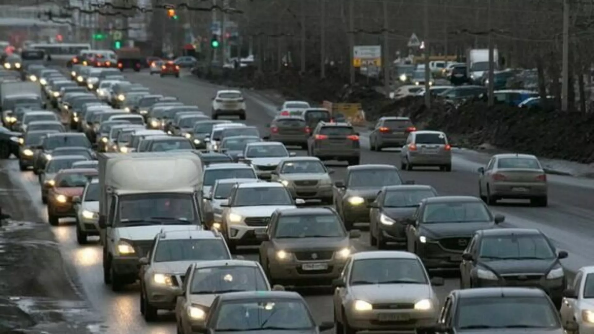 Пробки в Волгограде бесят не только водителей, но и пассажиров общественного транспорта