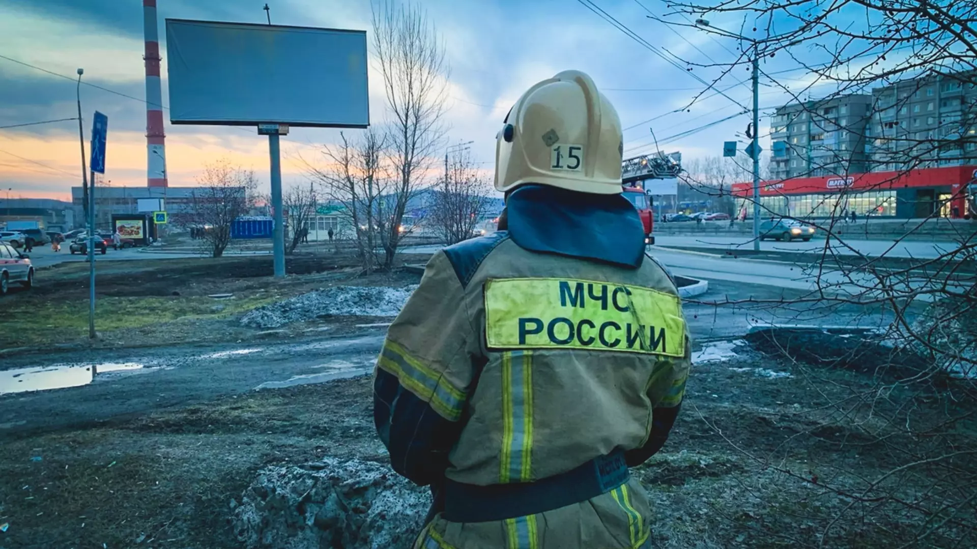 Девятиэтажку в Волгограде заволокло дымом из-за пожара