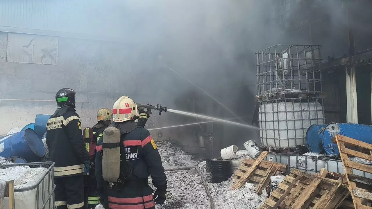 Роспотребнадзор проверил воздух после пожара в промзоне Волгограда