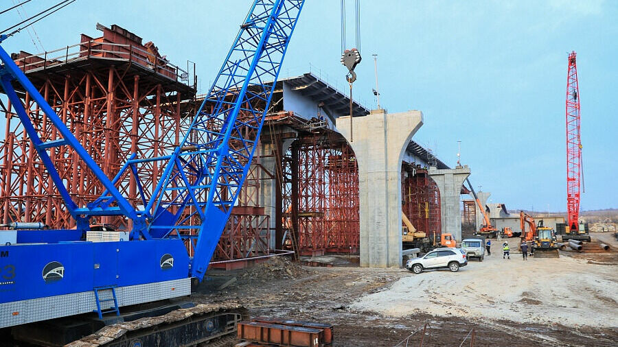 Началось наведение нового моста через канал ВДСК в Волгограде