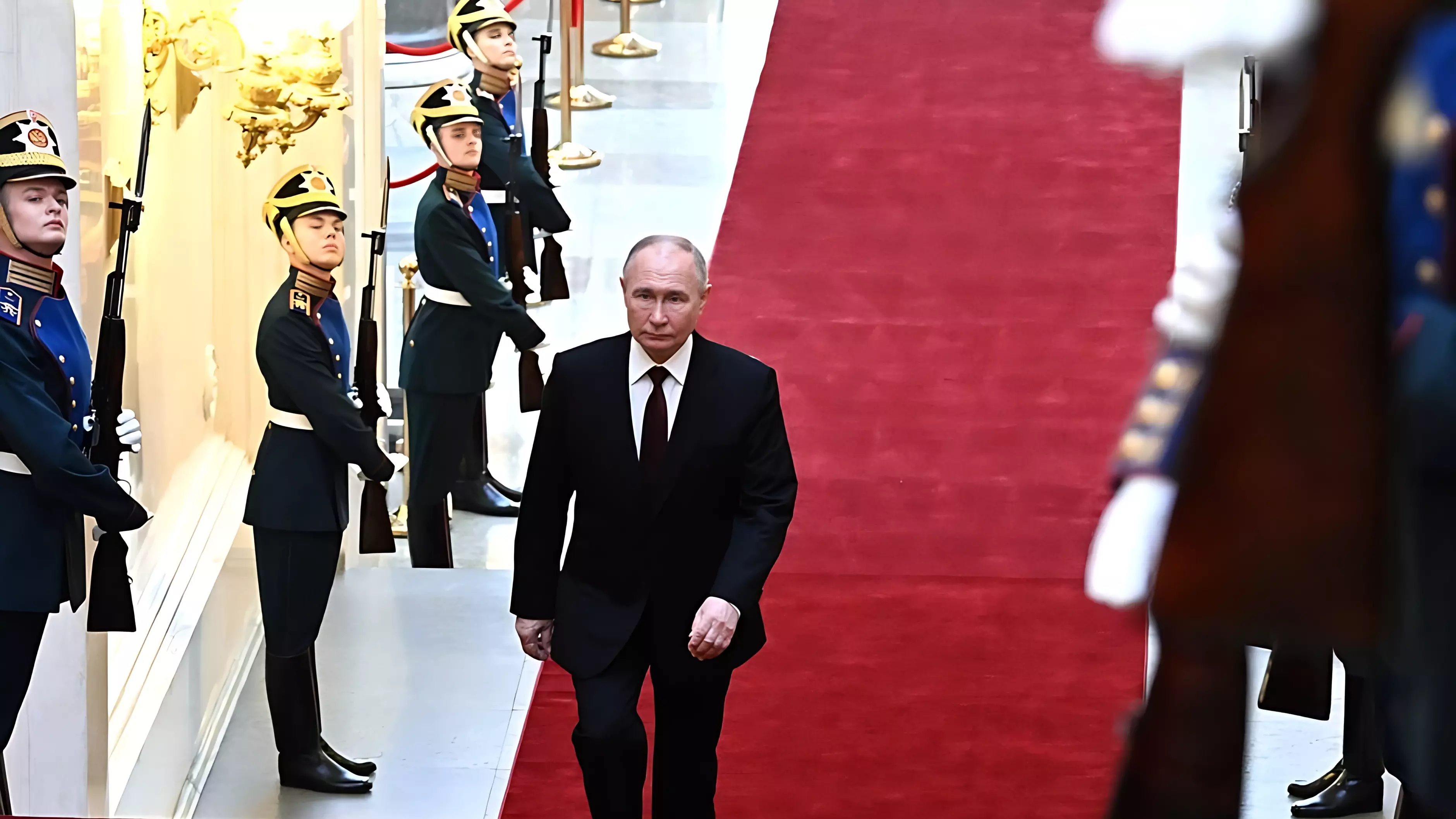 Владимир Путин в пятый раз вступил в должность президента РФ