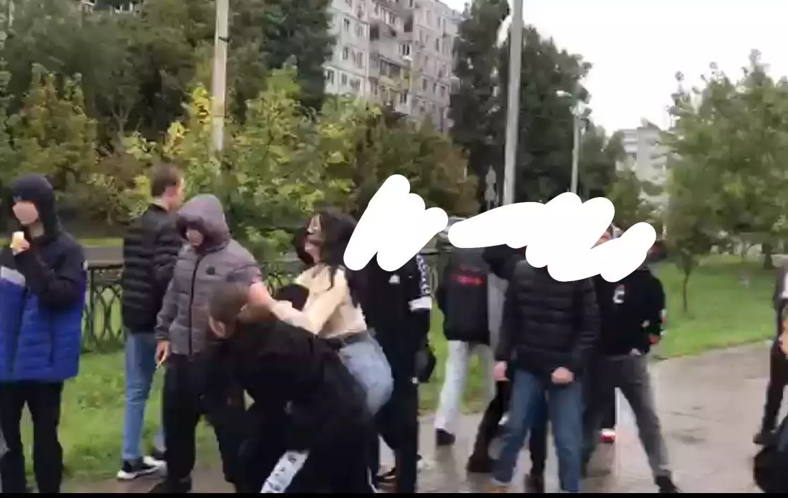 Банда школьниц избивает сверстников на улицах Волгограда