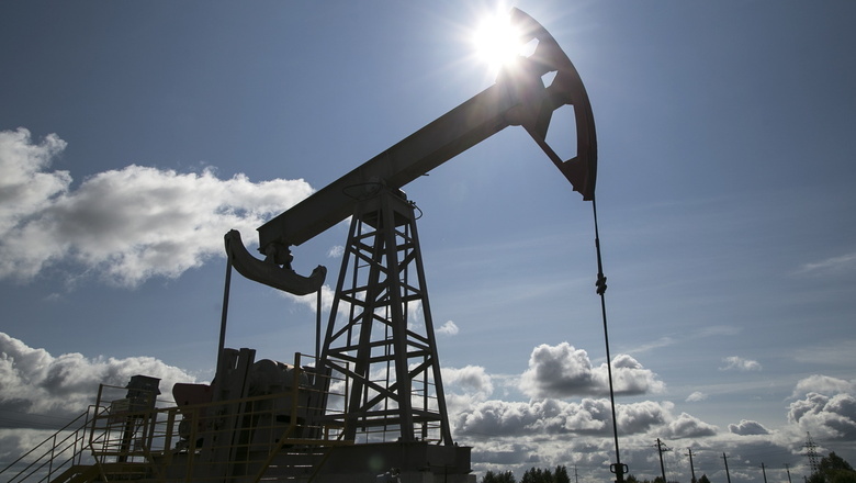 Нефть упала ниже 100 долларов на открытии торгов
