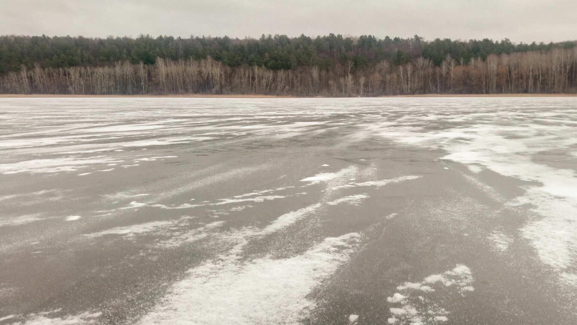 МЧС призывает волгоградцев не ходить по льду на водоемах