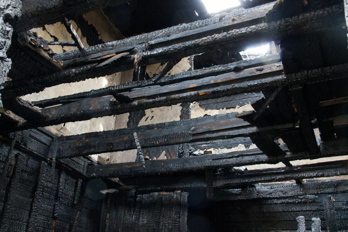 В частном доме Волгограда ребенок сгорел заживо из-за оставленного матерью окурка