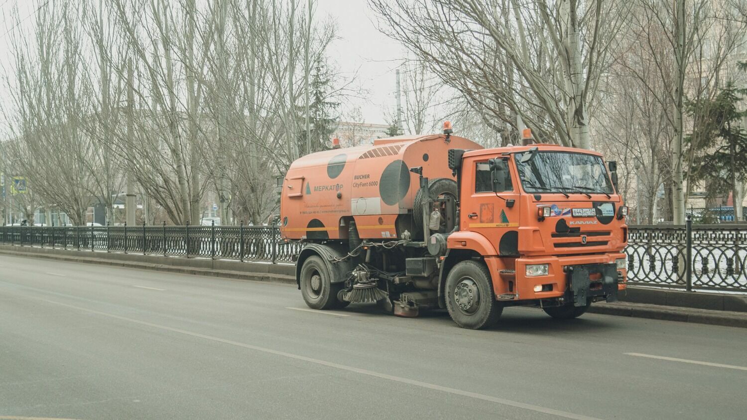 В предпраздничный день в Волгограде особенно активизировались коммунальщики