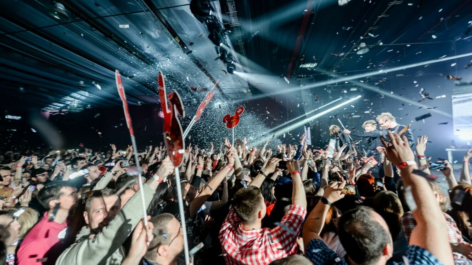 Инстасамка и ее супруг-рэпер Moneyken отменили концерт в Волгограде.
