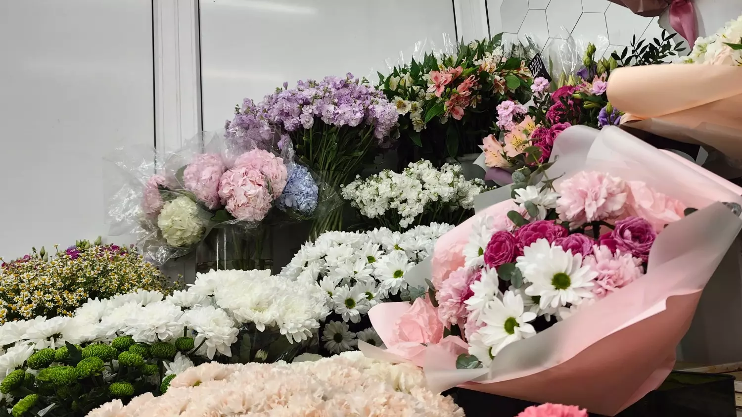 Цены на цветы выросли на 5-7% к 14 февраля в Волгограде