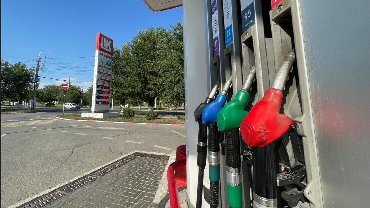 АЗС снова подняли цены на весь бензин в Волгограде