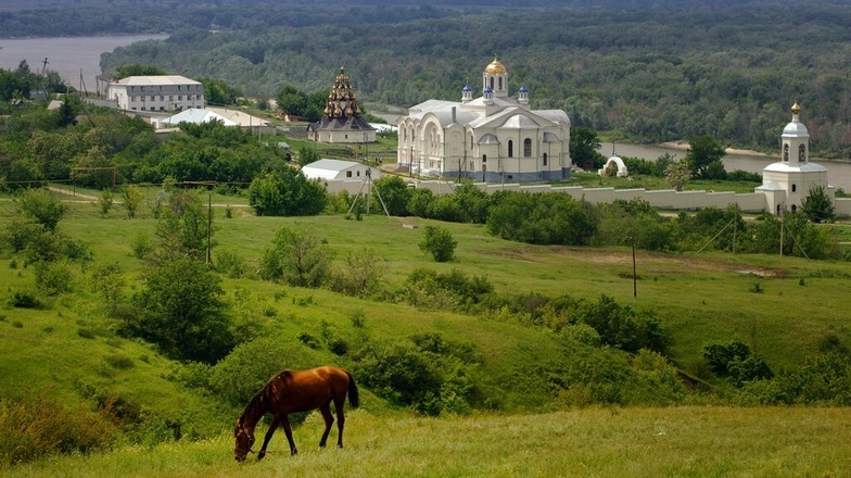 Вид на монастырь в Серафимовиче