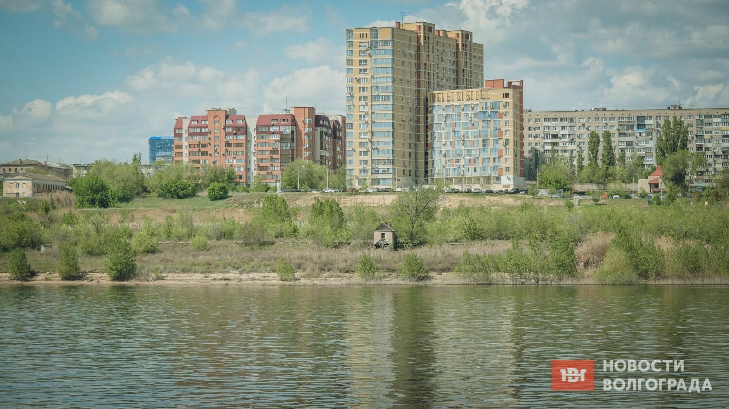 Несмотря на наличие выхода к Волге, прибрежная зона в Ворошиловском районе не благоустроена