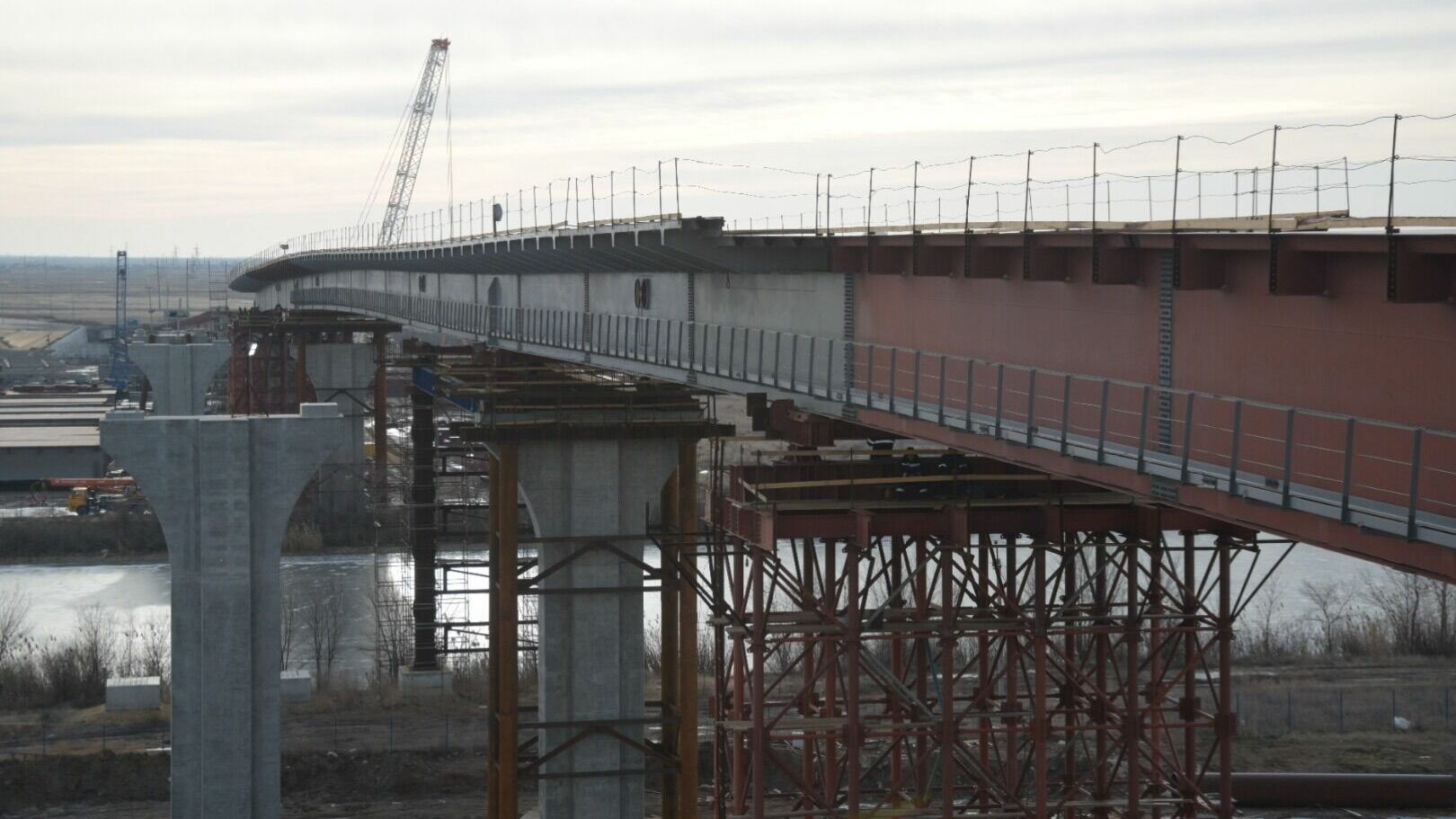 Самое сложное позади: в Волгограде завершилась надвижка пролетов моста через ВДСК