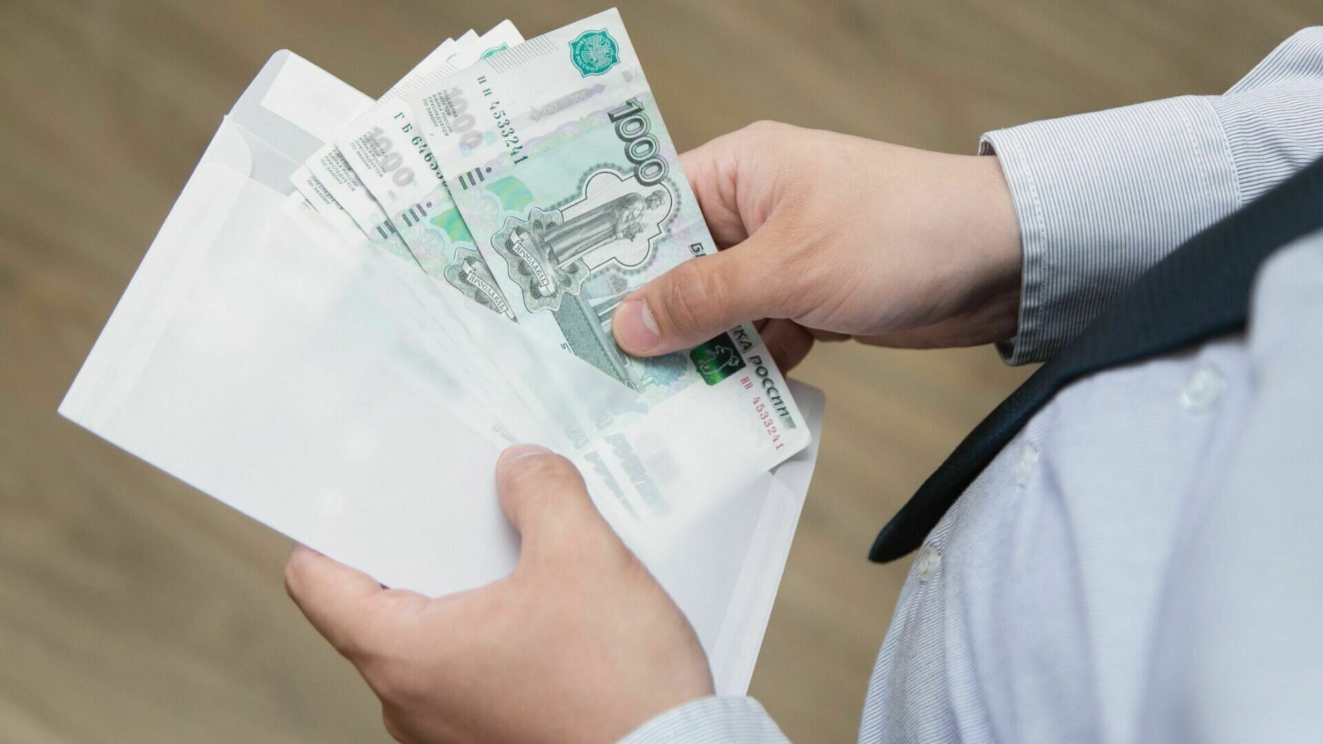 Волгоградцам предлагают зарплаты до полумиллиона рублей