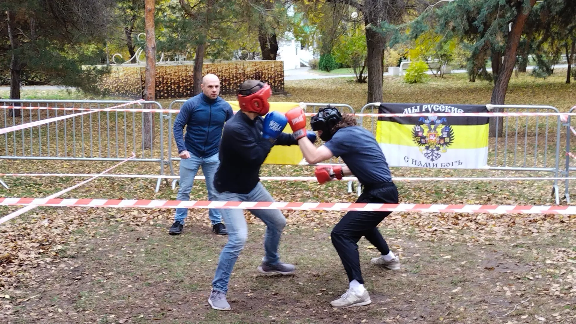 В центре Волгограда начались поединки по любительскому боксу