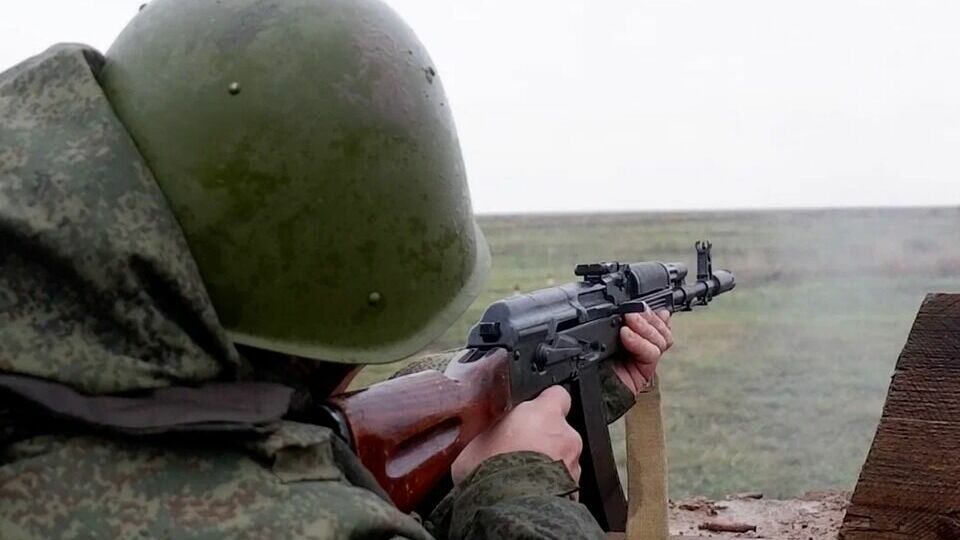 Мобилизованные выполняют боевые стрельбы под Волгоградом