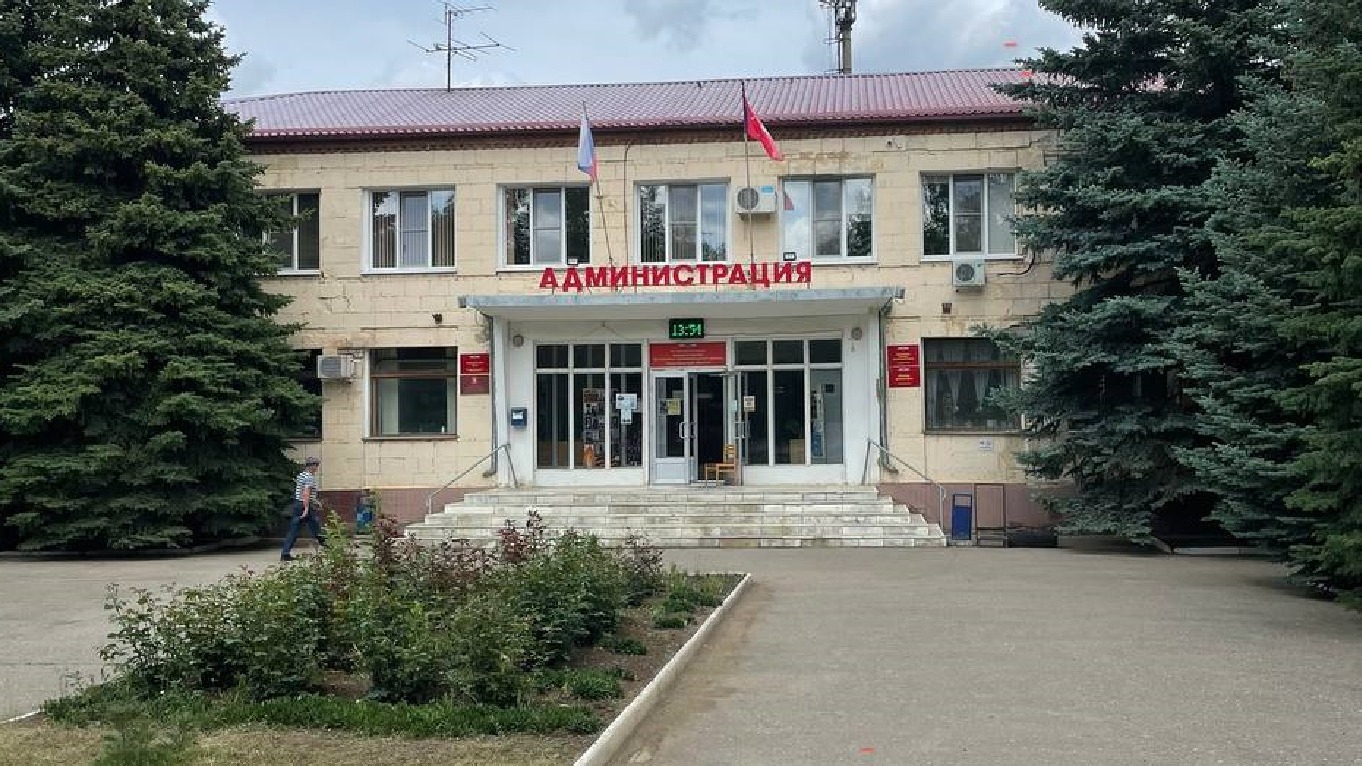 Фекалии затопили районную администрацию в Котово