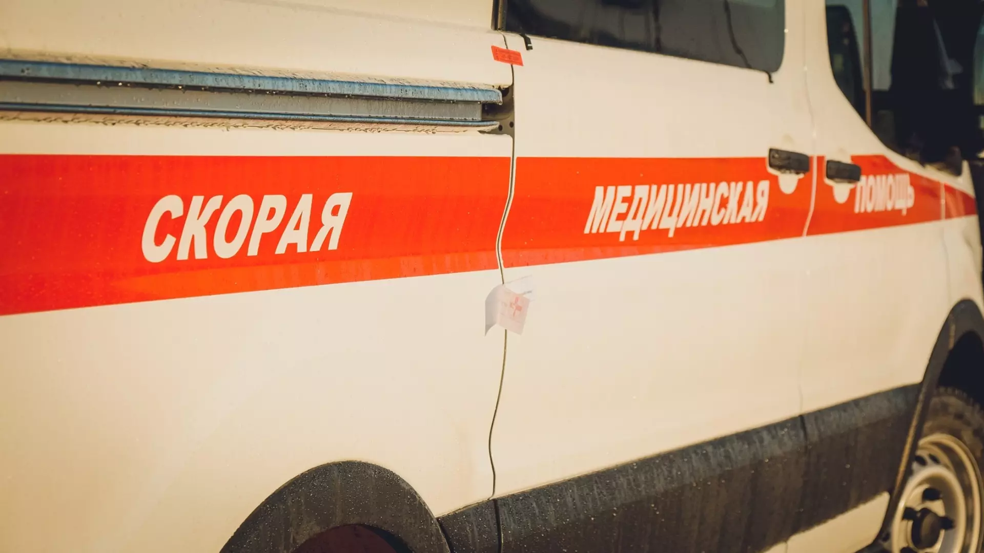Что известно о столкновении иномарки со столбом в Среднеахтубинском районе