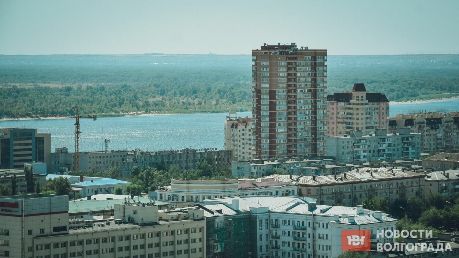 Наиболее развитая часть Ворошиловского района примыкает к берегу Волги