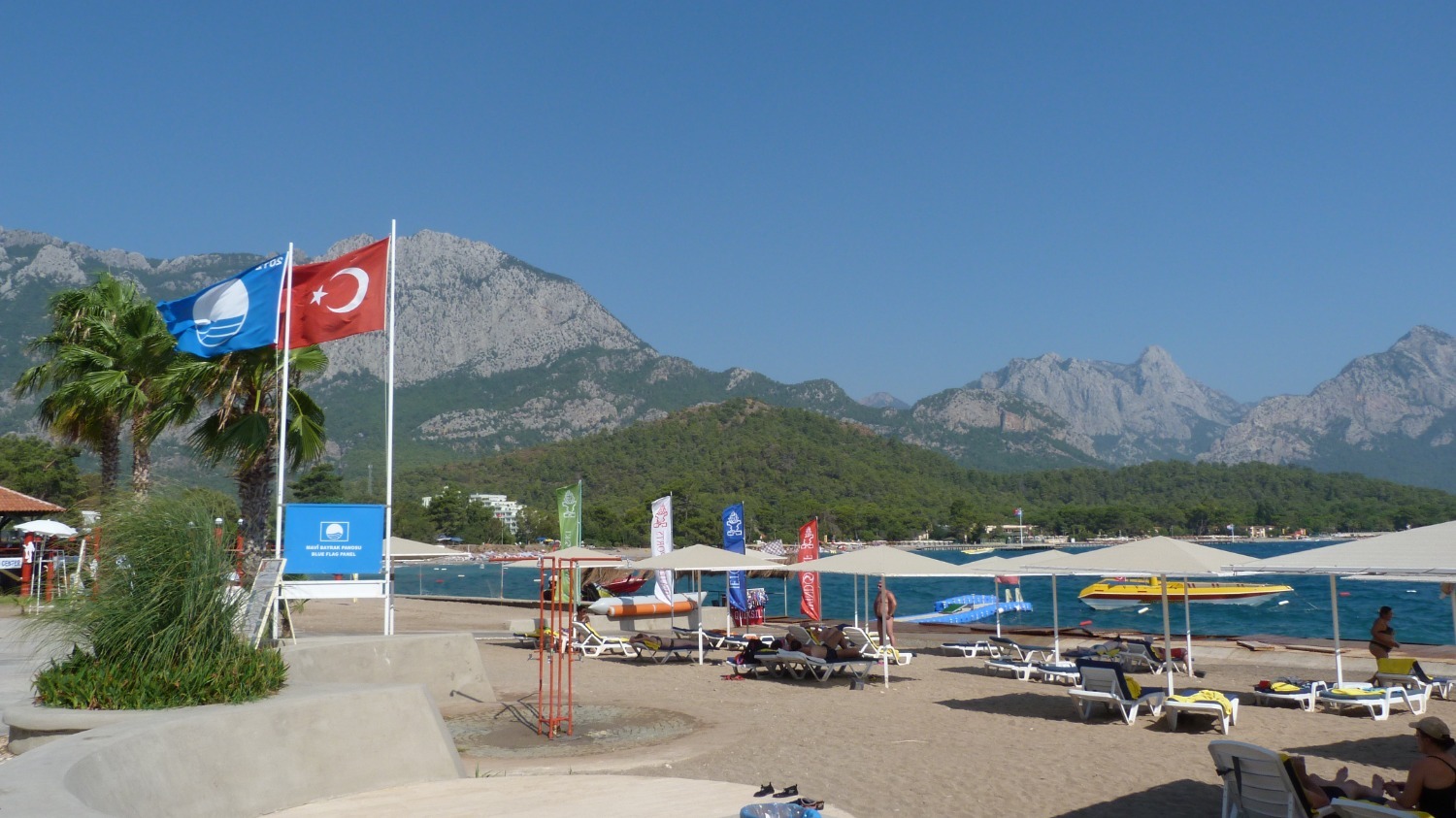 Много пляжей в Турции имеют обозначение - голубой флаг