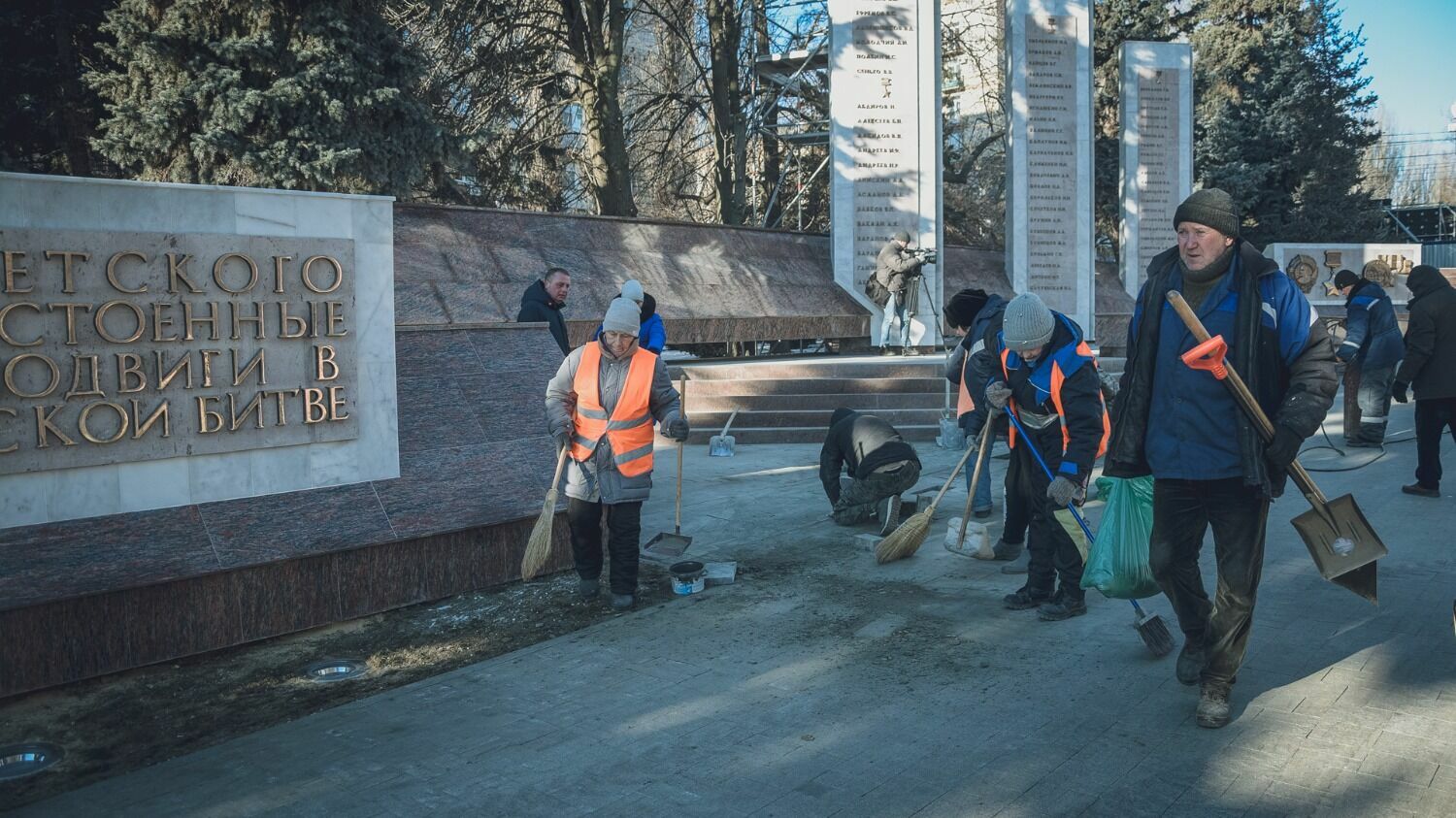 Рабочие завершили основные работы по благоустройству Аллеи Героев от пр. Ленина до ул. Чуйкова.