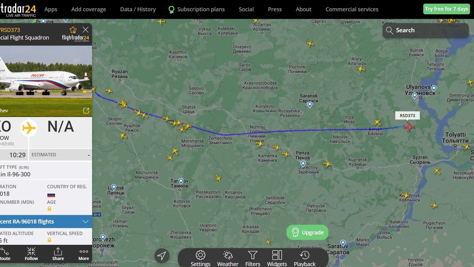 Медведев летит в Волгоград по странной траектории