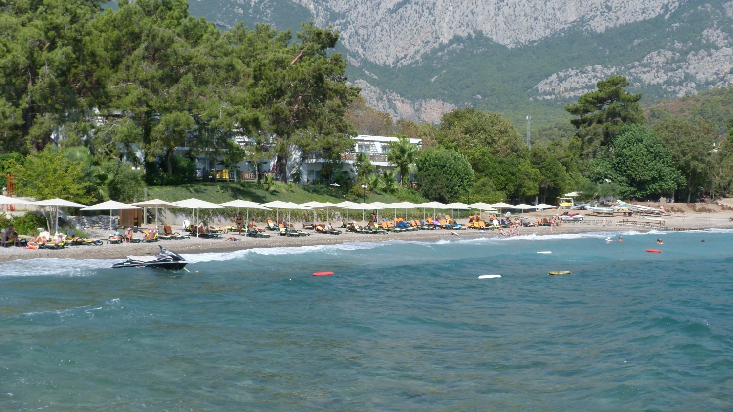 Много пляжей в Турции имеют обозначение - голубой флаг