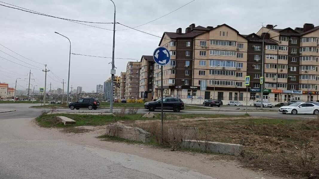 В Дзержинском районе круговое движение решило проблему пробок
