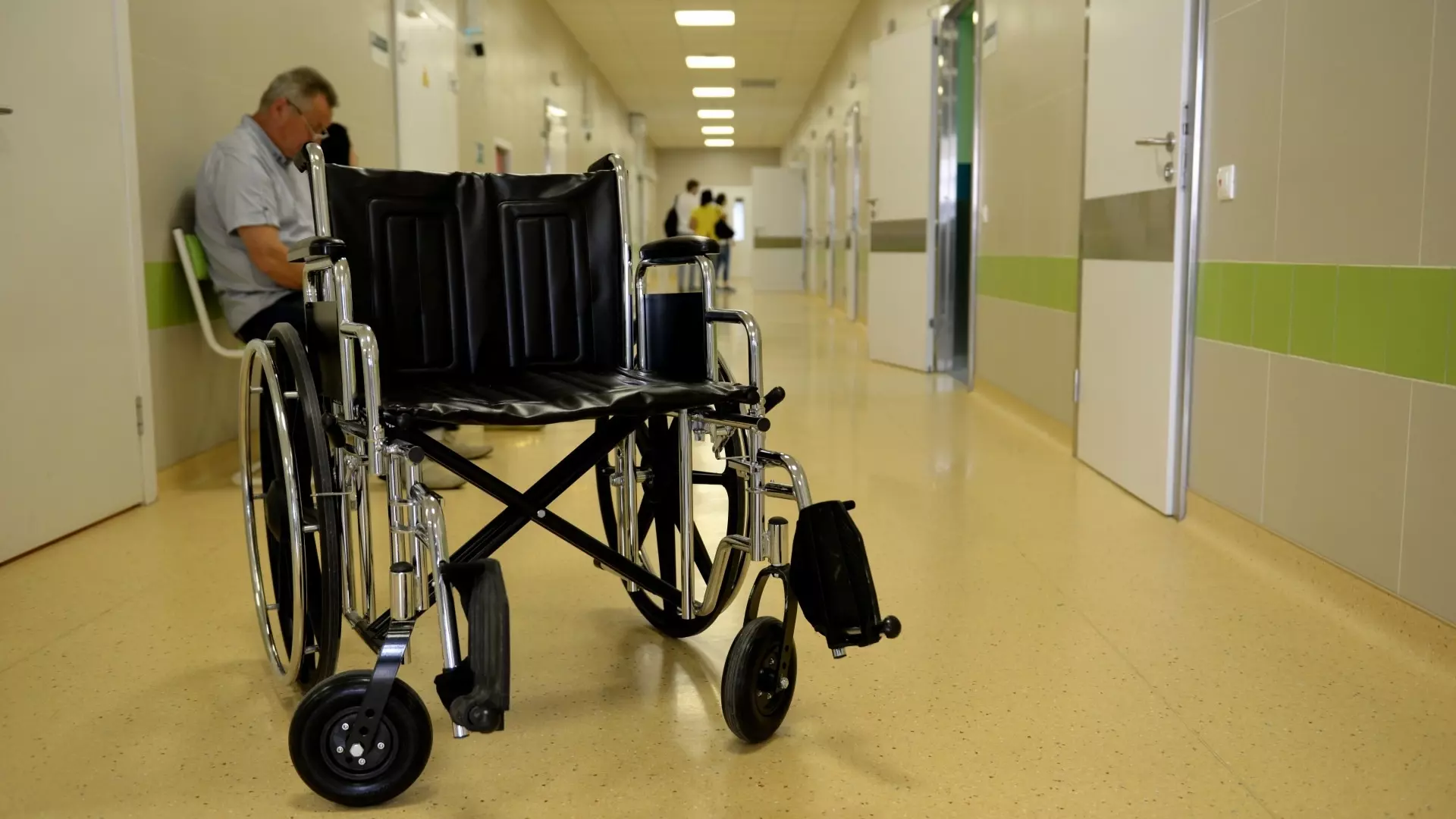 600 инвалидных колясок закупают для нуждающихся в Волгоградской области